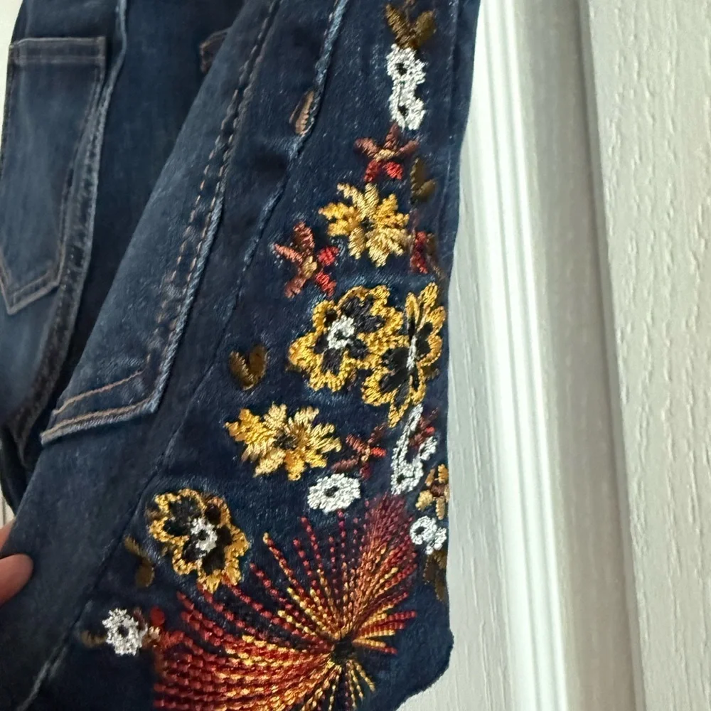 Ashley Mason Dark Blue Embroidered Jean Shorts Size 28 Raw Hem Boho - Picture 3 of 9